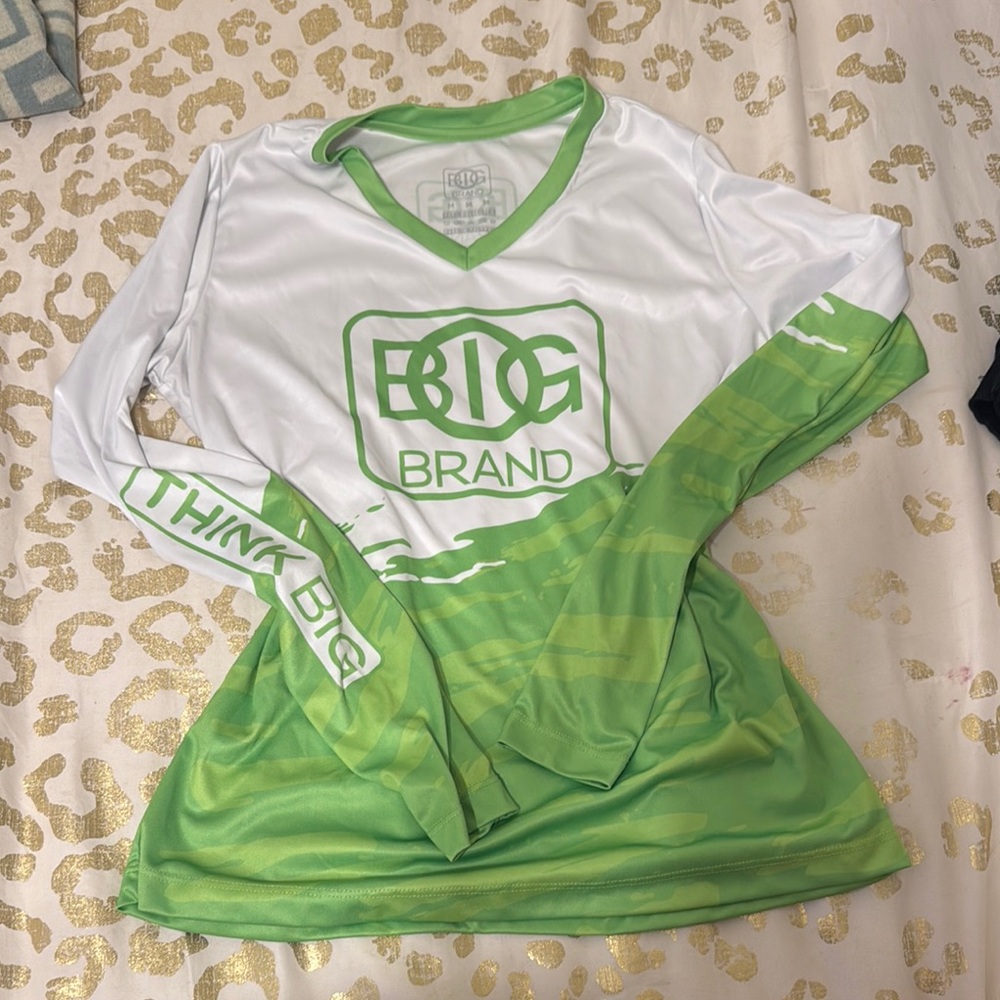 Women’s long sleeve green and white shirt